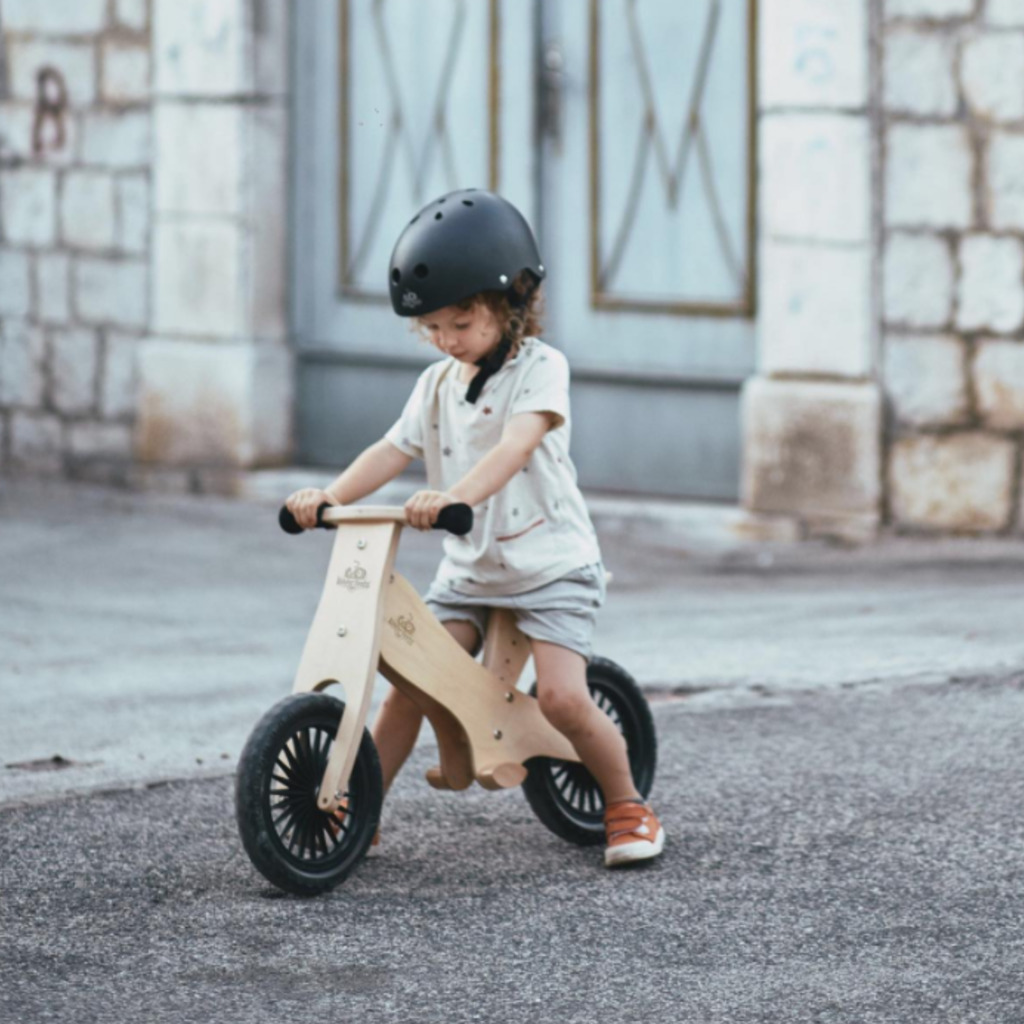 KFB7_-_Toddler_Balance_Bike_+_Basket_+_Helmet_-_Black_(2)