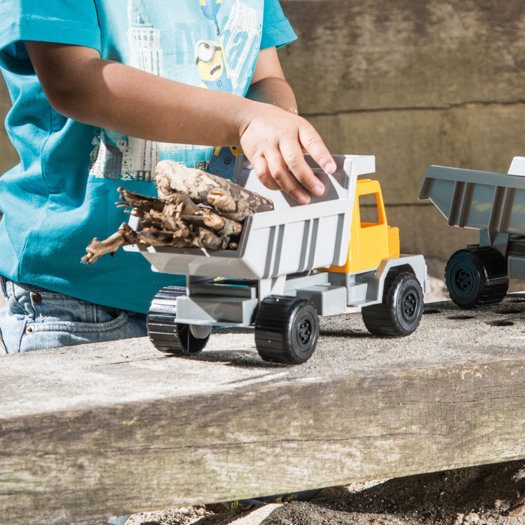 2225_-_Classic_Dump_Truck_(28cm)_(2)