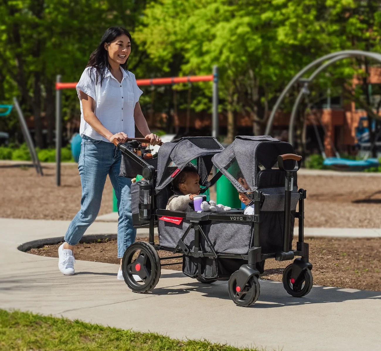 voya-stroller-wagon-inset-lifestyle-outdoors-model-3995.jpg